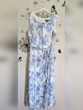 Sleeveless Blue Floral Maxi Dress - White and Light Blue